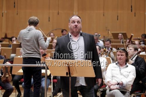 Deutsche Bariton Matthias Goerne gastiert in Begleitung der Wiener Philharmoniker unter der Leitung des britischen Dirigenten Daniel Harding in der Philharmonie Köln (&copy; Thomas Brill)